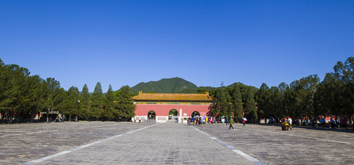 Bus Tour to Mutianyu Great Wall and Ming Tombs