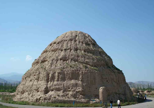 A glimpse of the famed Western Xia Mausoleum in Yinchuan.
