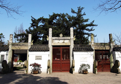 Wen Miao is the only ancient architecture in Shanghaito memorize Confucius.