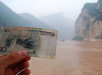 Famours Yangtze river is selected as the background for RMB 10 Yuan.